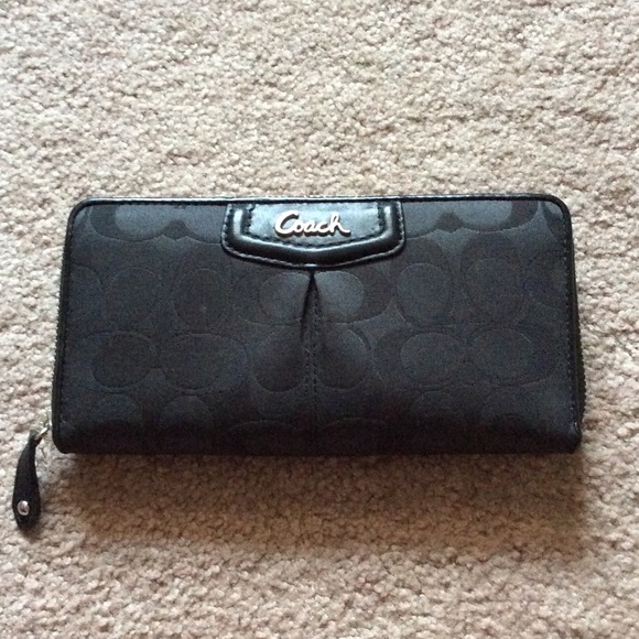 Authentic Coach wallet - Picture 2 of 4